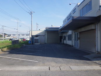 民間工場　駐車場舗装工事 Before